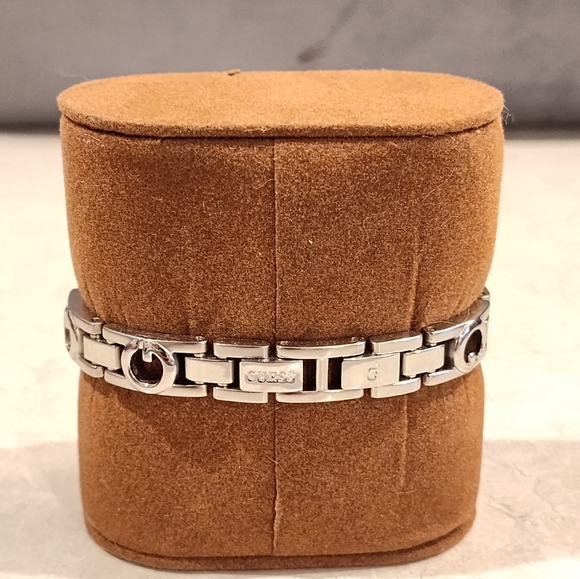 GUESS WOMEN'S SILVER TONE "G" LINK WATCH WITH BLACK DIAL LINK EXTENTION G66551L - Picture 7 of 12